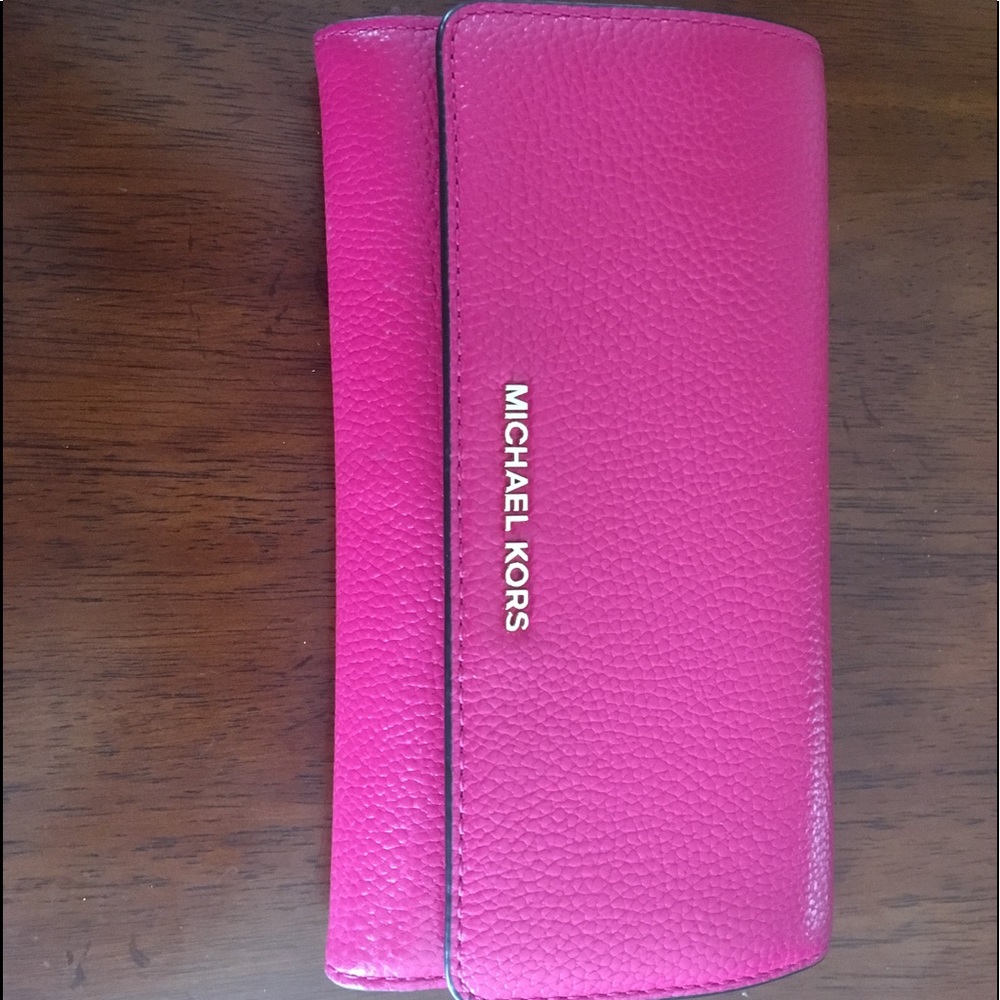 MICHAEL KORS TRI-FOLD LEATHER WALLET